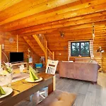 Holiday home Holzhaus Muehlenblick Mit Whirlpool
